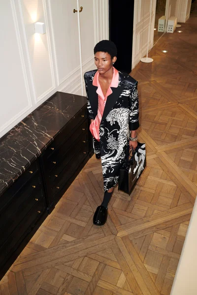 Look 15